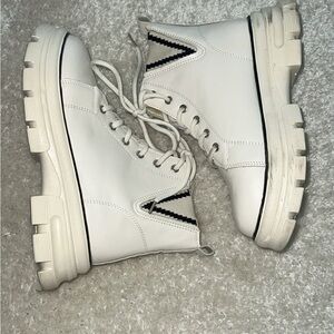 Stylish White Women's Boots